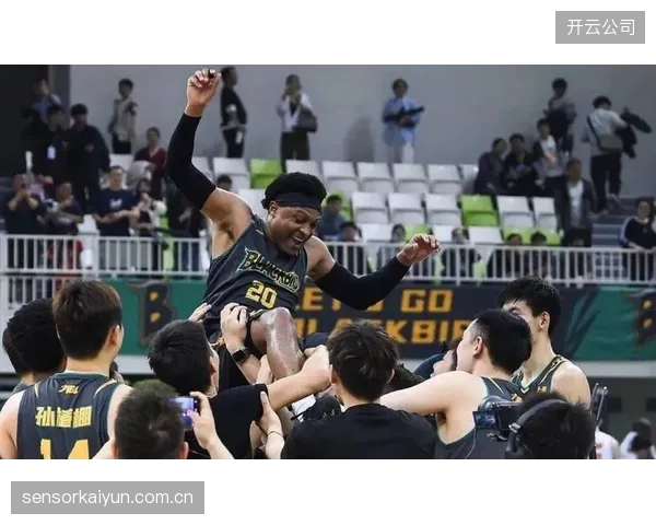 总决赛对阵即将揭晓,三大平台将首次联合直播呈现巅峰对决。 总决赛对阵即将揭晓,三大平台将首次联合直播呈现巅峰对决。